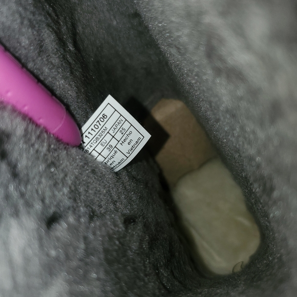 Ugg boots - Picture 9 of 10